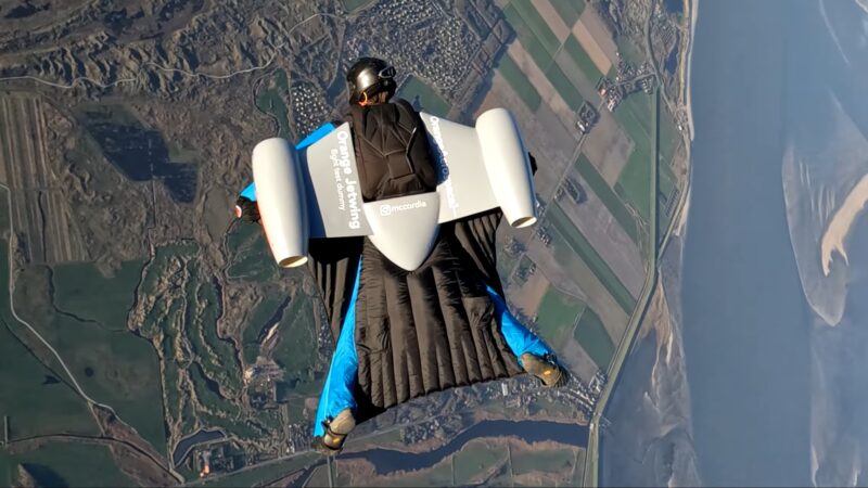 JET POWERED WINGSUIT